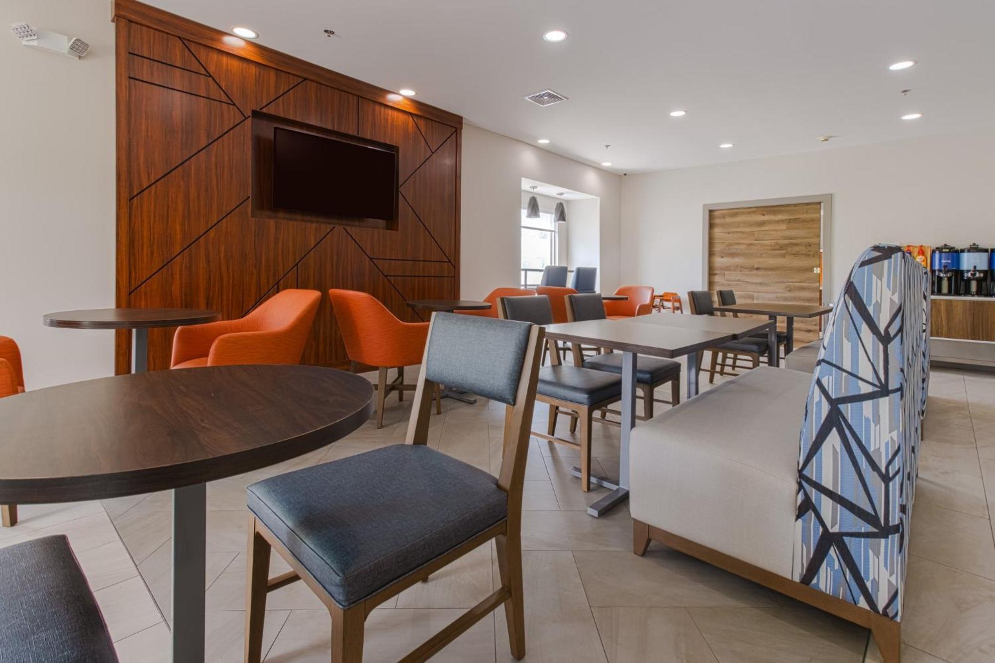Holiday Inn Express Hartford-Newington By Ihg Dış mekan fotoğraf