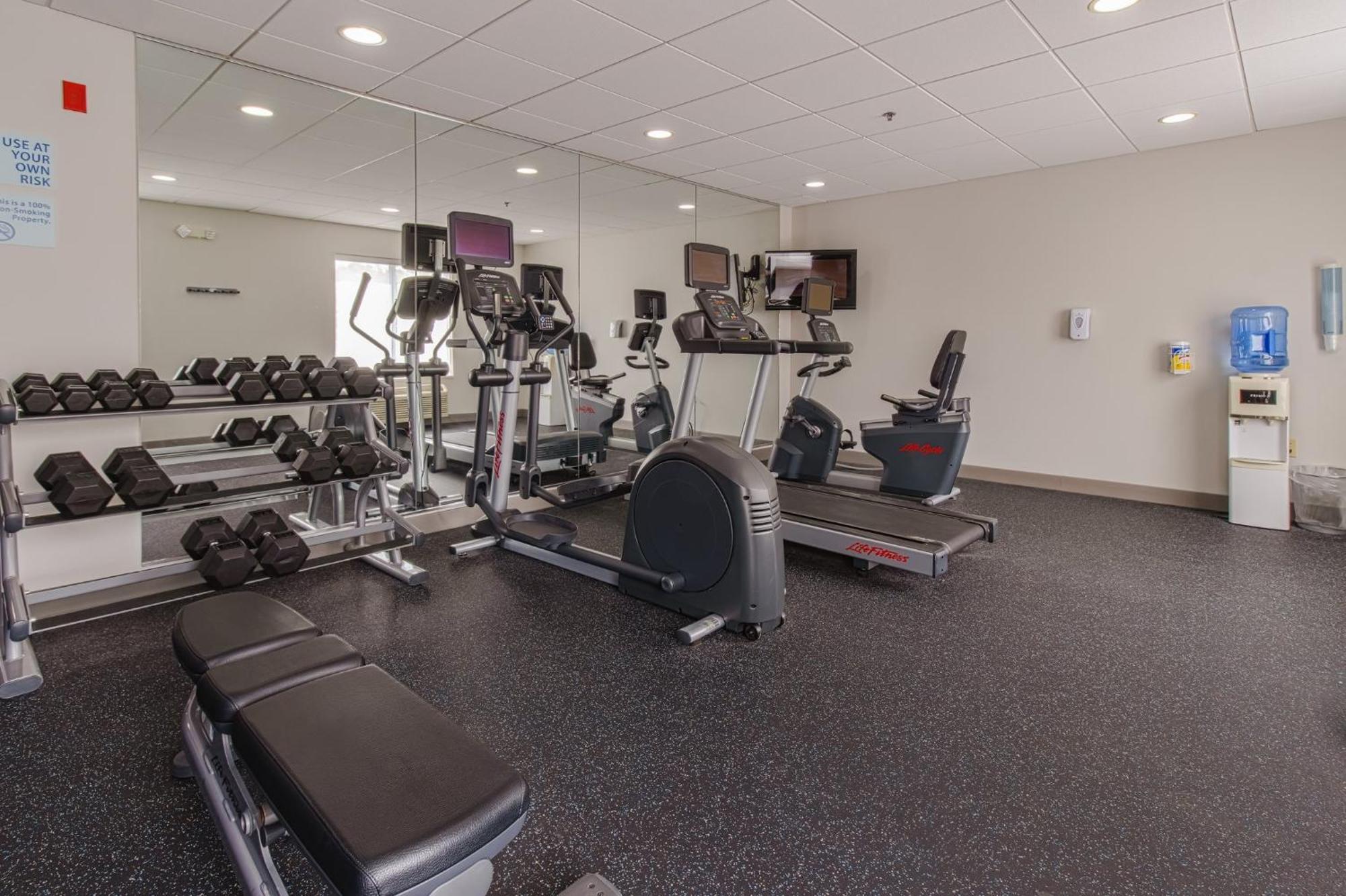 Holiday Inn Express Hartford-Newington By Ihg Dış mekan fotoğraf
